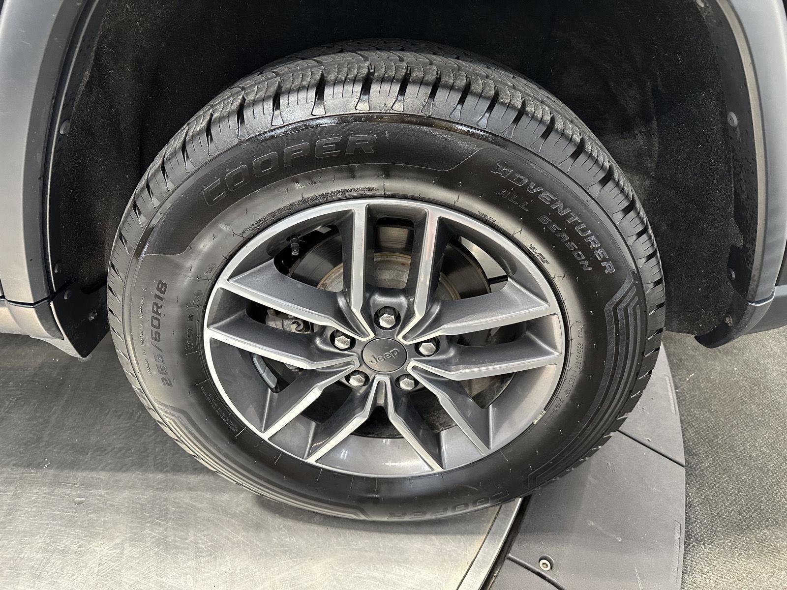 Used 2019 Jeep Grand Cherokee Limited w/ Trailer Tow Group IV AWD/4WD image 10