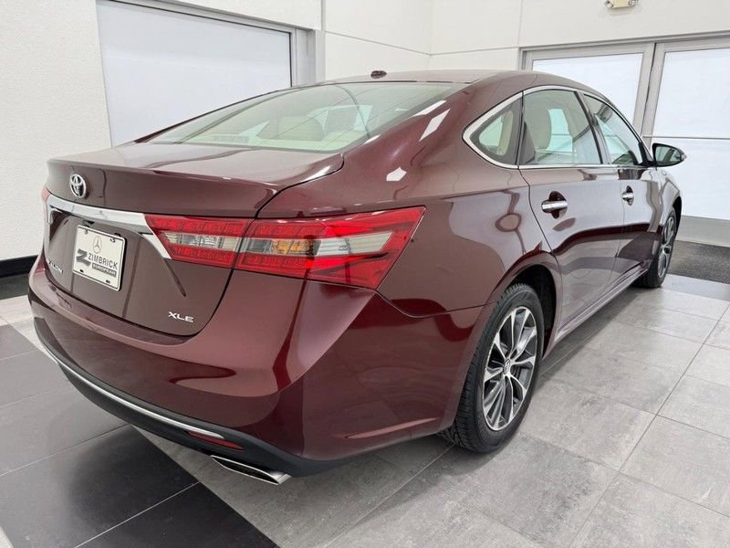Used 2016 Toyota Avalon XLE Premium image 2