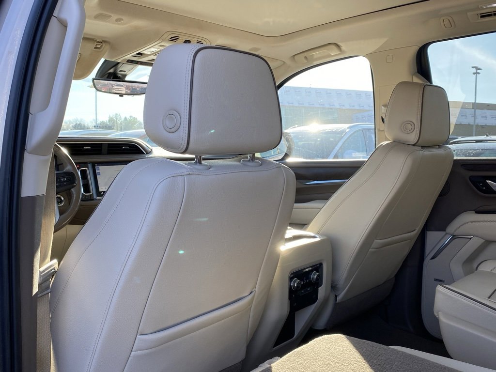 Used 2021 GMC Yukon Denali w/ Advanced Technology Package image 25
