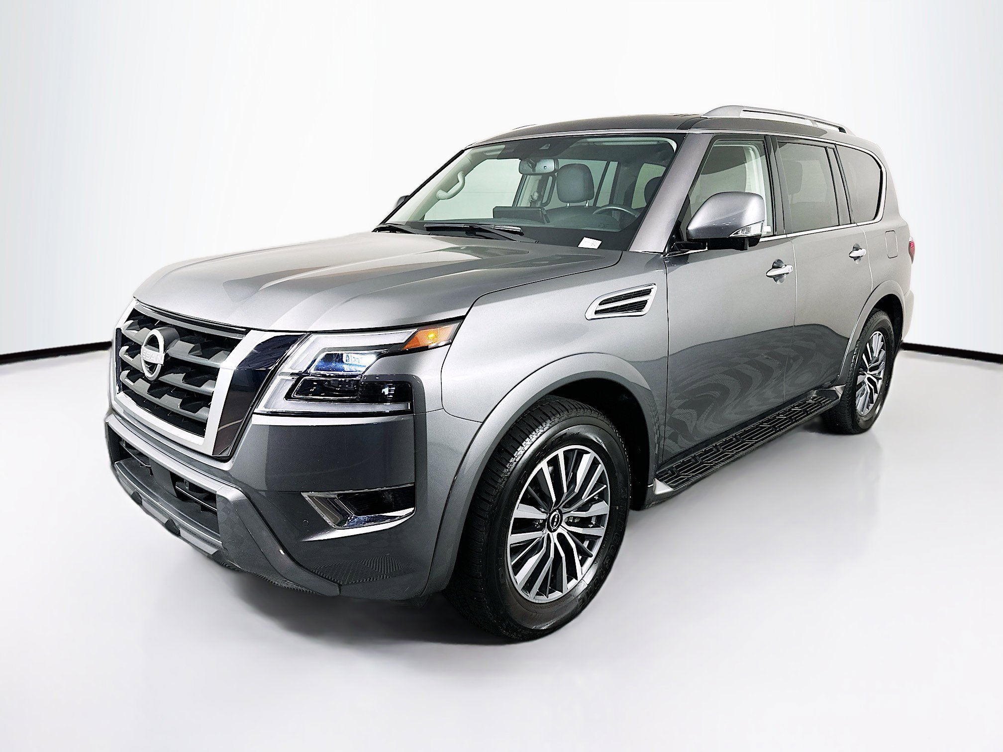 Used 2024 Nissan Armada SL w/ Captain's Chairs Package image 3