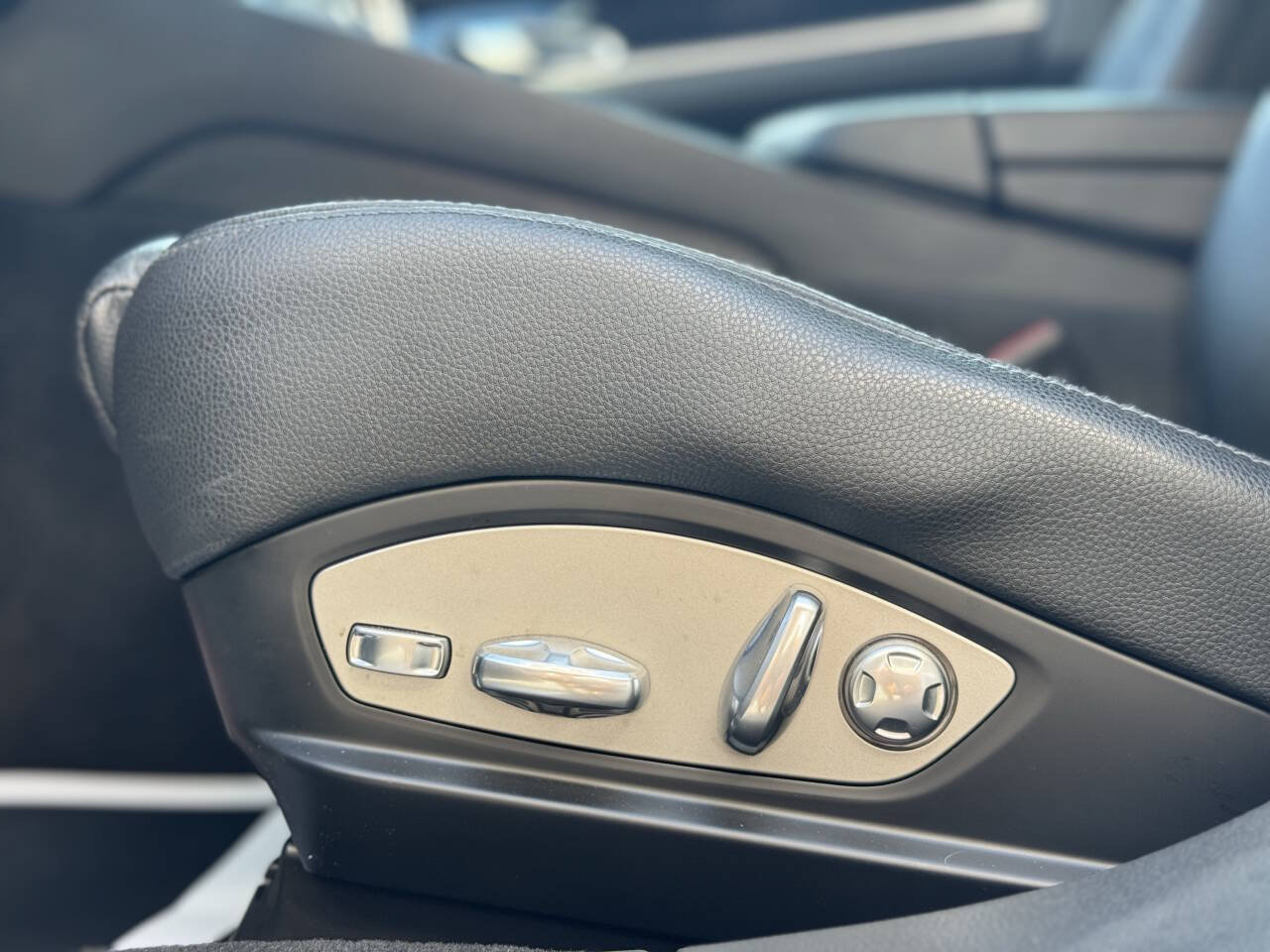 Used 2015 Porsche Panamera S RWD image 17