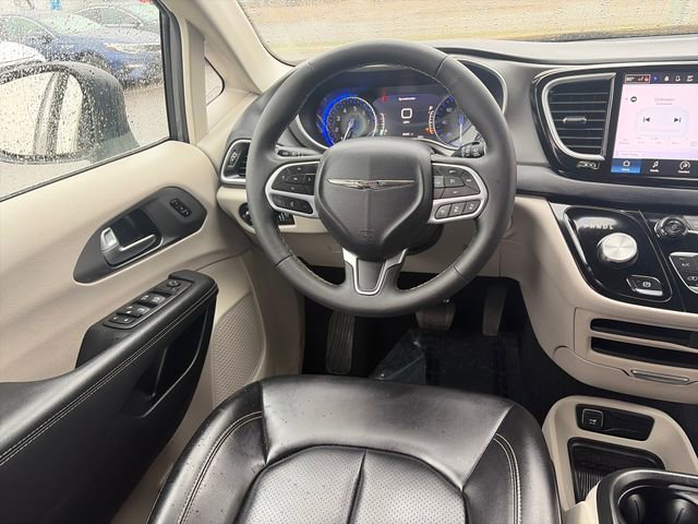 Used 2023 Chrysler Pacifica Touring-L FWD image 29