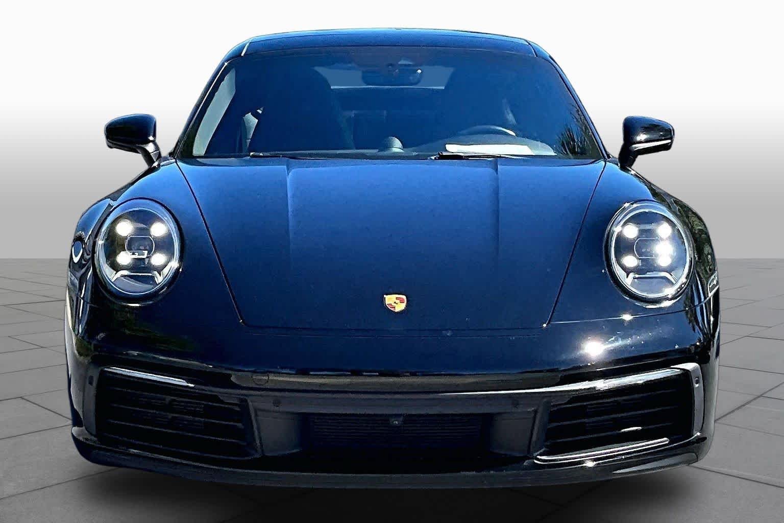 Used 2022 Porsche 911 Carrera RWD image 3