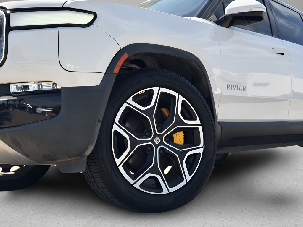 Used 2024 Rivian R1S Adventure Quad AWD/4WD image 26