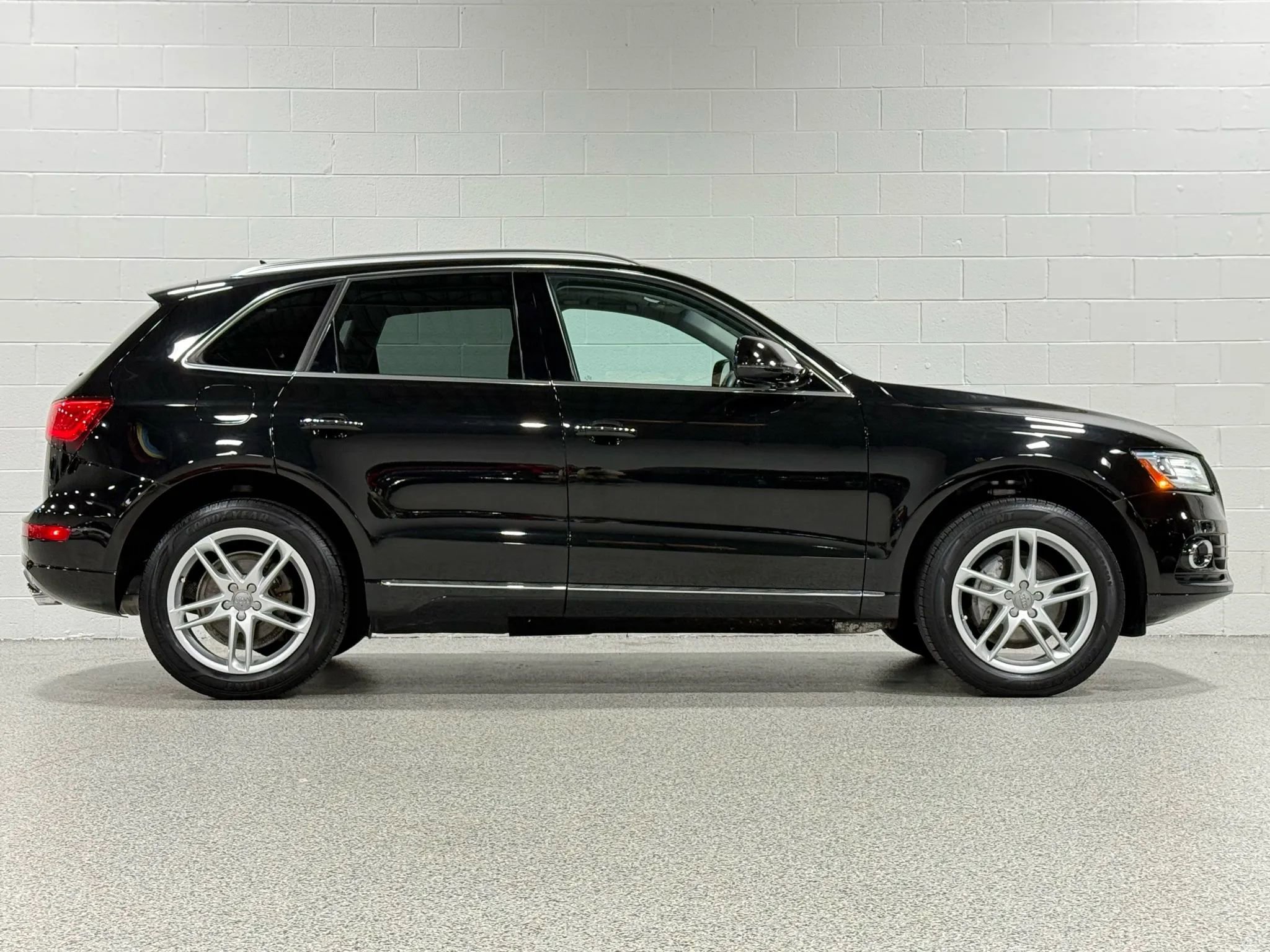 Used 2016 Audi Q5 2.0T Premium Plus w/ Technology Package image 5
