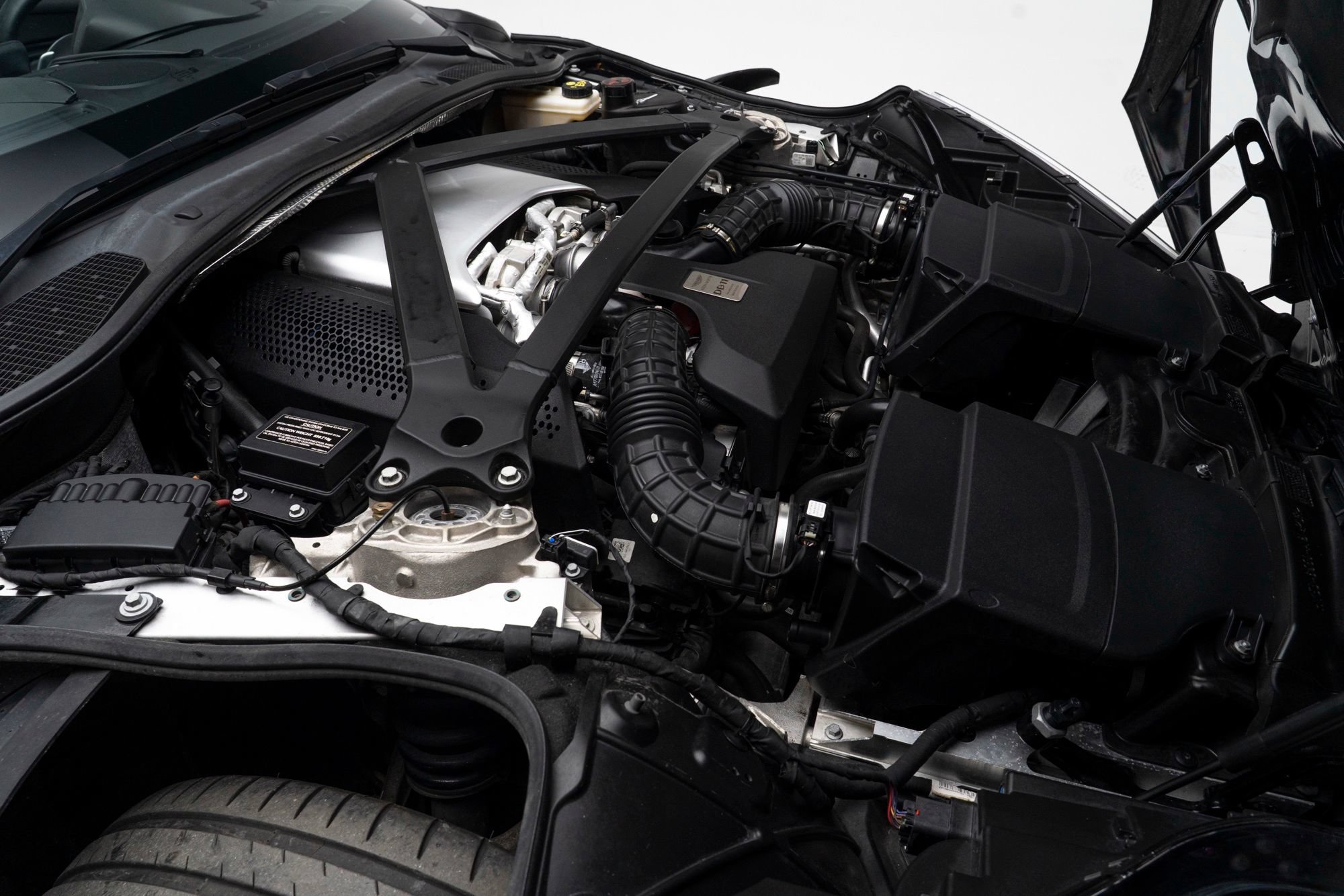 Used 2020 Aston Martin DB11 Volante RWD image 54