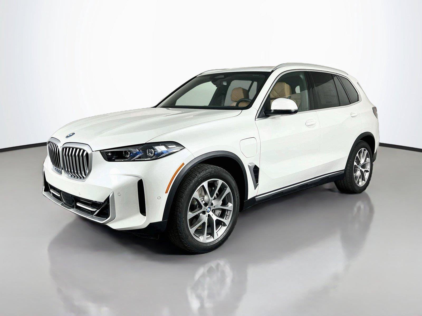 New 2026 BMW X5 xDrive50e w/ Climate Comfort Package AWD/4WD image 2