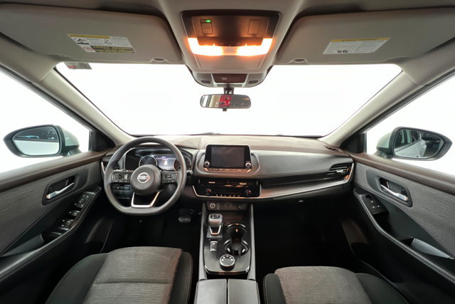 Used 2021 Nissan Rogue SV image 9