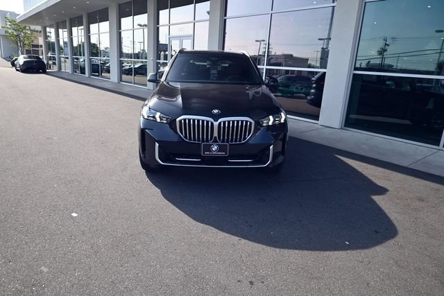 Used 2024 BMW X5 xDrive40i w/ Premium Package AWD/4WD image 4
