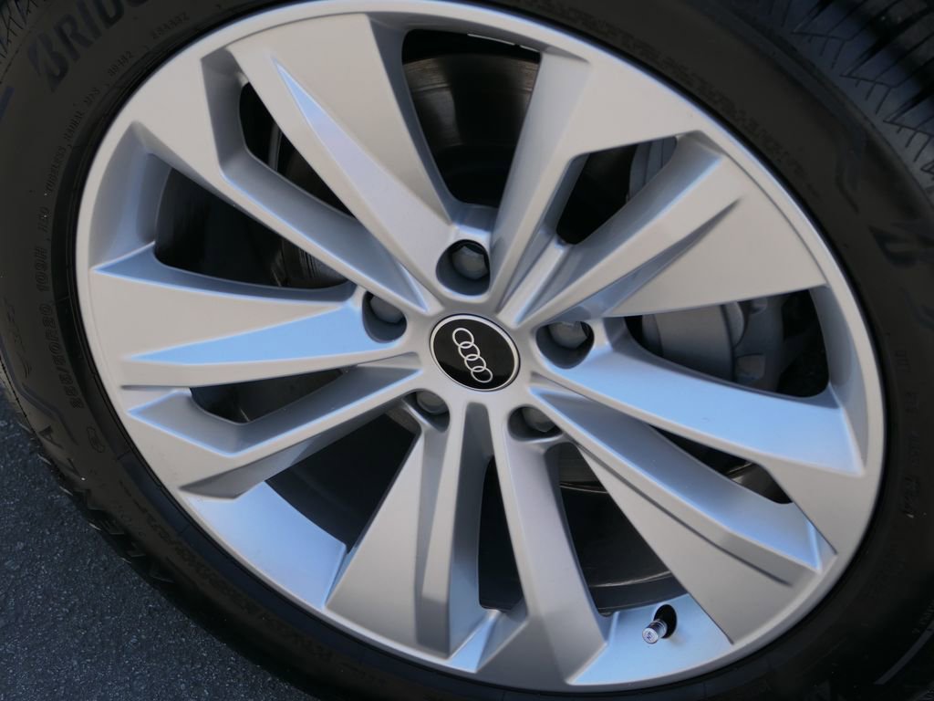 Used 2025 Audi Q6 e-tron Premium image 29