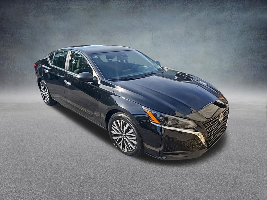 Used 2025 Nissan Altima 2.5 SV FWD image 10
