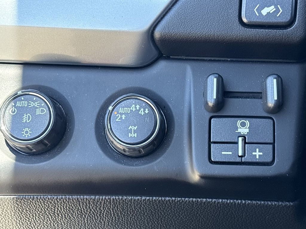 Used 2018 Chevrolet Suburban LT w/ LT Signature Package AWD/4WD image 35