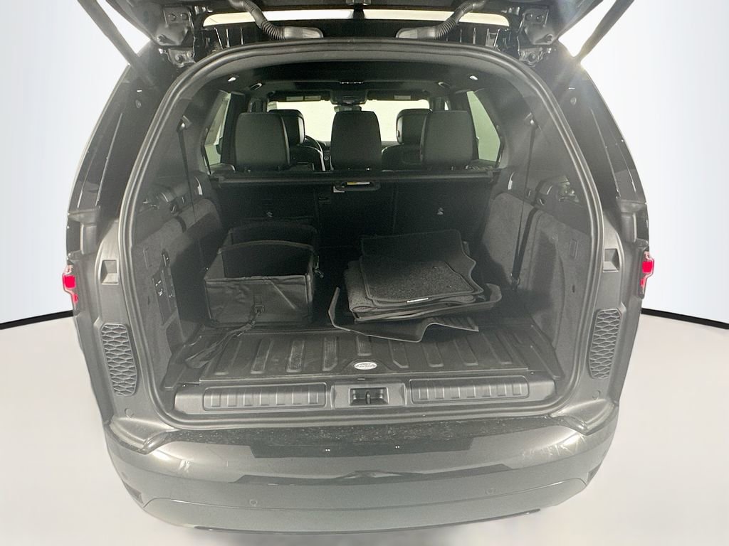 New 2025 Land Rover Discovery Dynamic SE image 26