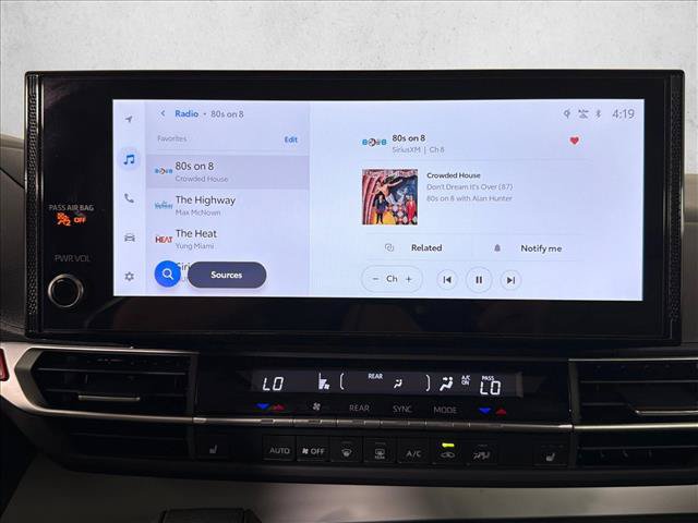 Used 2025 Toyota Sienna XLE w/ XLE Plus Package FWD image 28