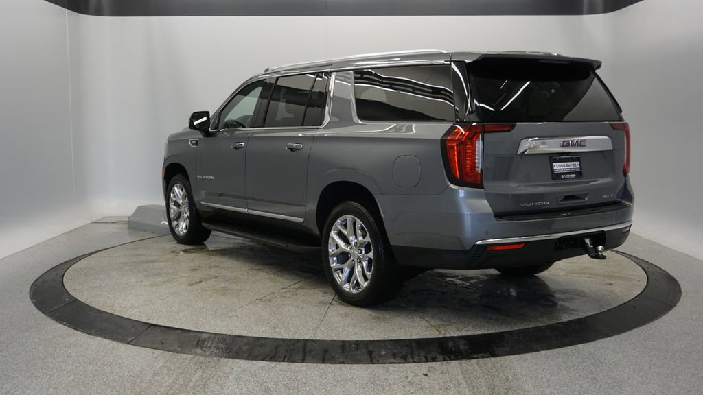 Used 2021 GMC Yukon XL SLT w/ SLT Premium Package image 4