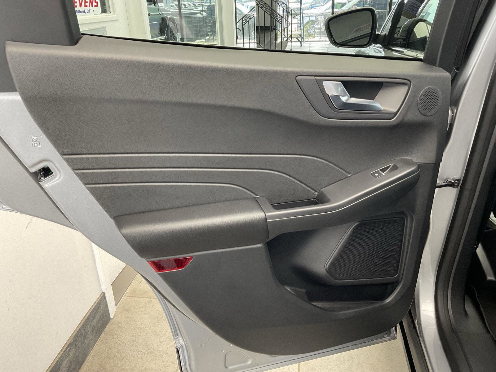 Used 2023 Ford Escape Platinum w/ Premium Technology Package AWD/4WD image 11