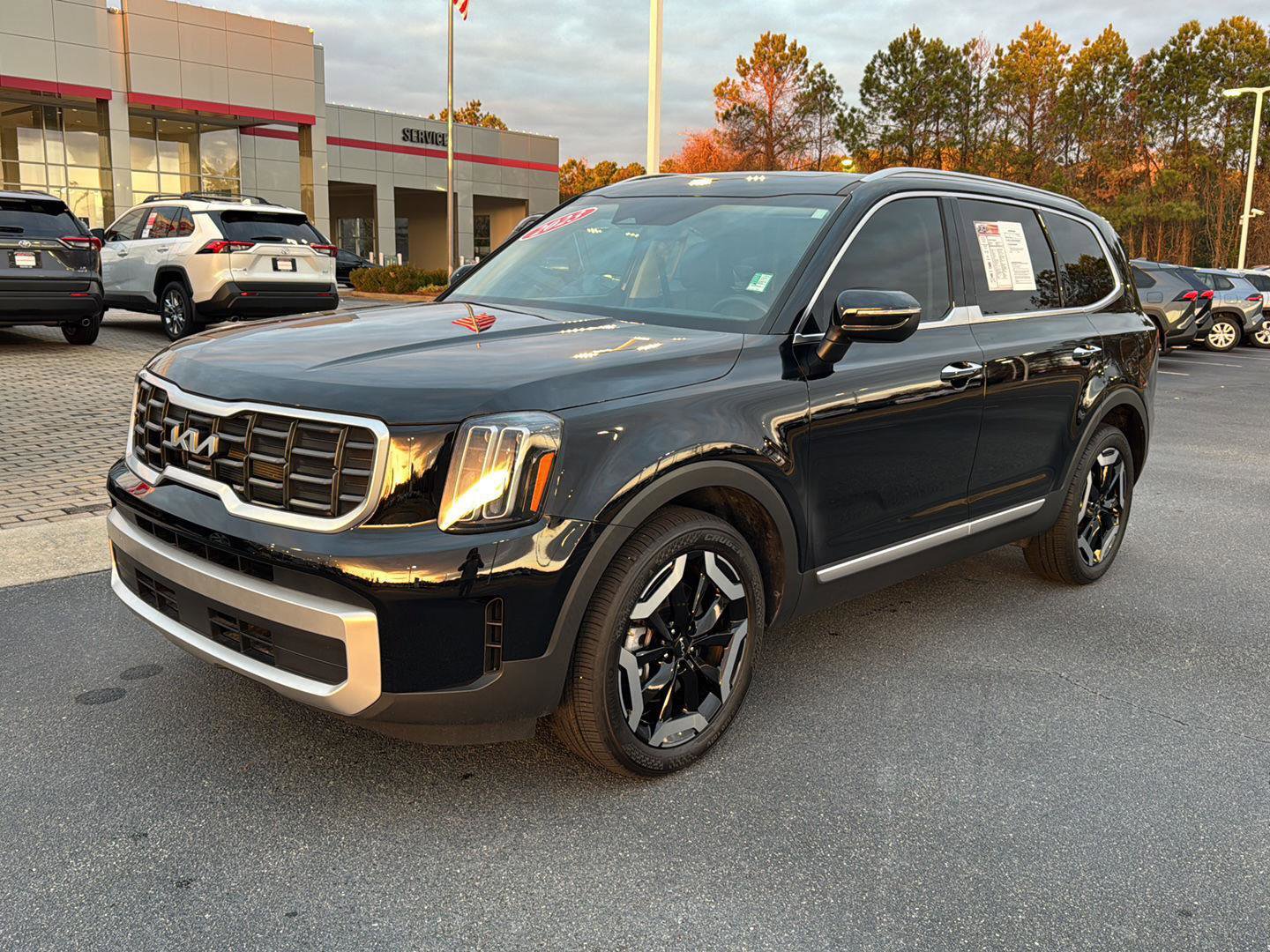Used 2023 Kia Telluride S w/ S Sunroof Package image 1
