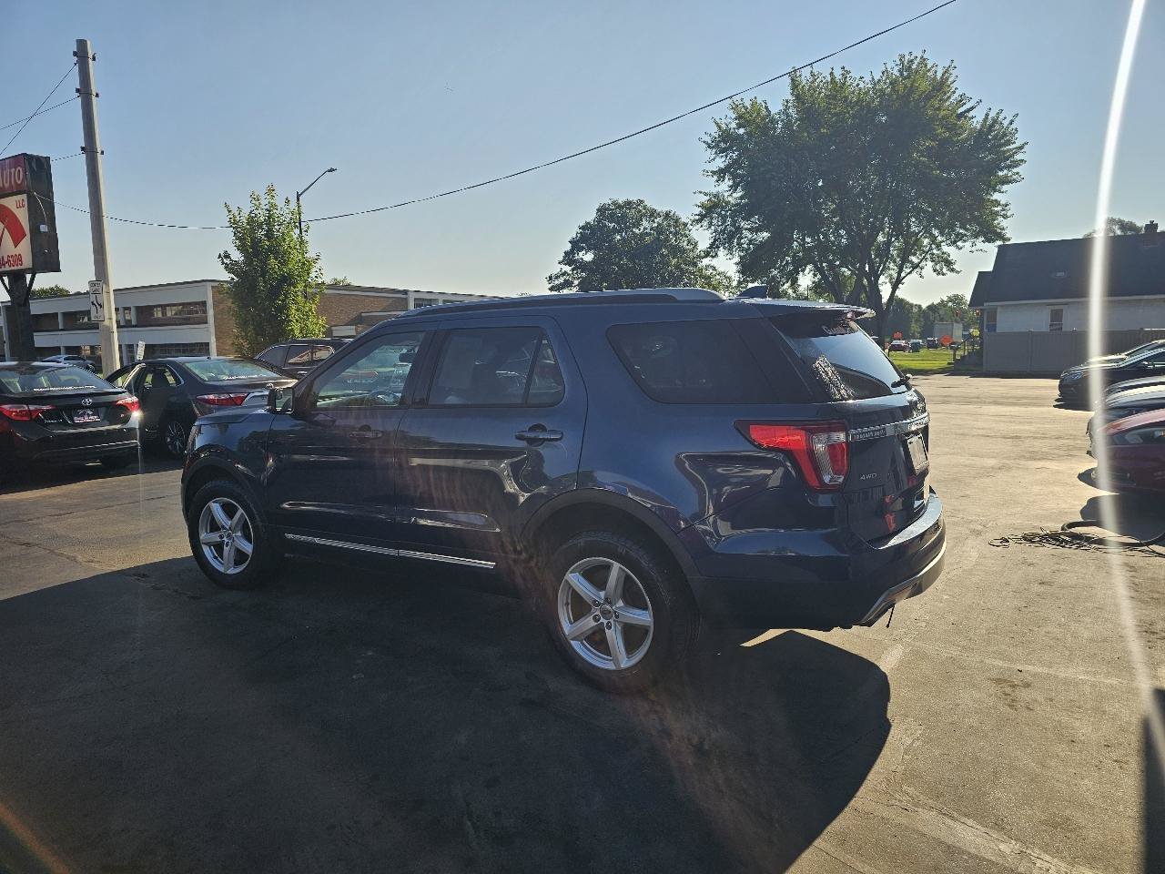 Used 2016 Ford Explorer XLT w/ Equipment Group 202A AWD/4WD image 7