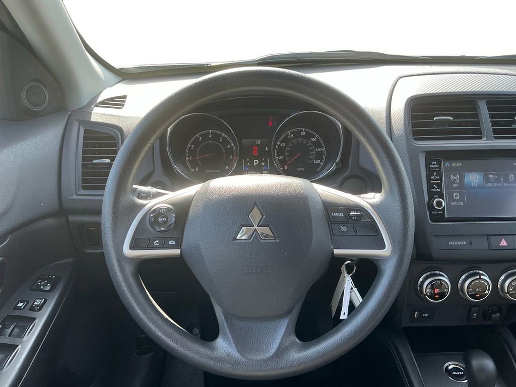 Used 2025 Mitsubishi Outlander ES FWD image 18
