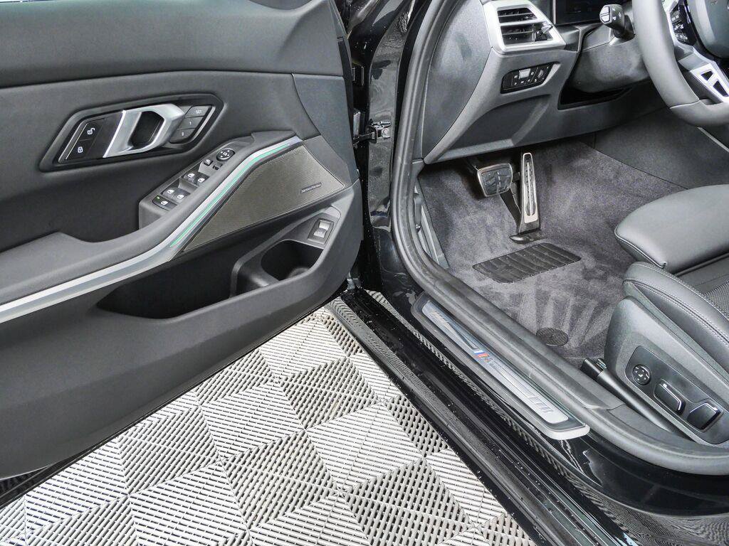Used 2026 BMW 330i Sedan w/ M Sport Package RWD image 7