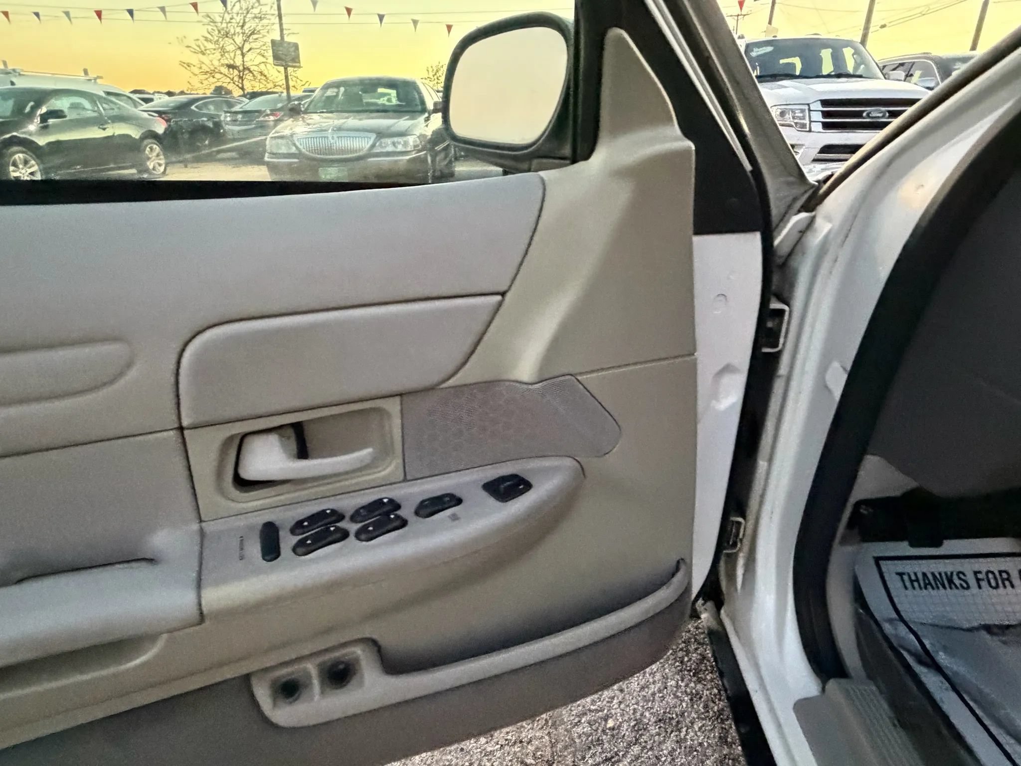Used 2001 Ford Crown Victoria RWD image 21