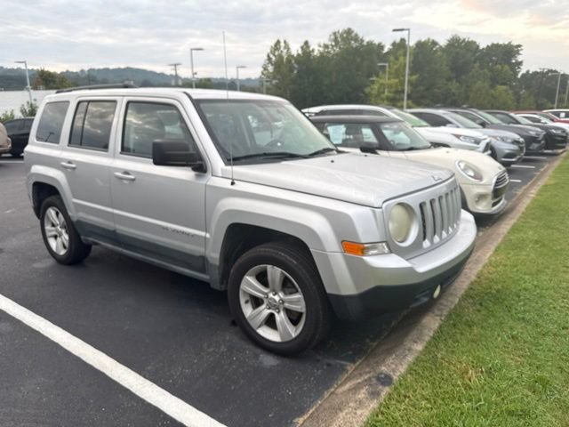 Used 2011 Jeep Patriot Latitude AWD/4WD image 10