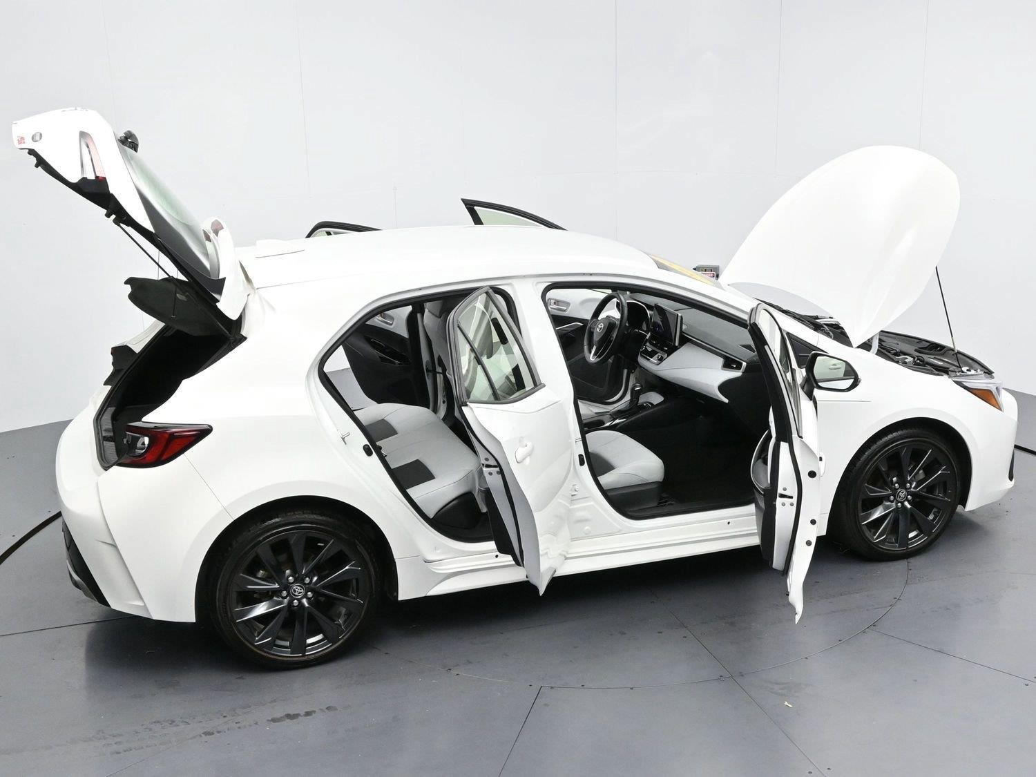 Used 2024 Toyota Corolla XSE FWD image 39