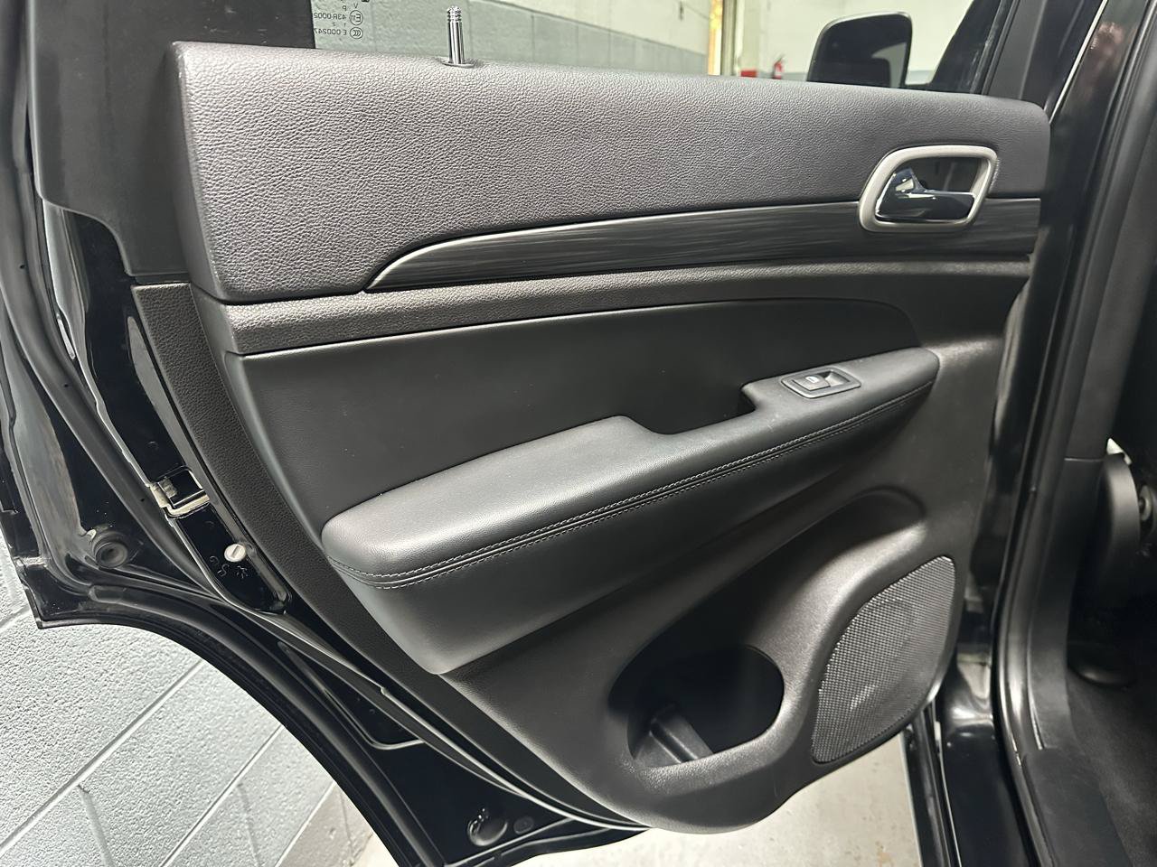 Used 2019 Jeep Grand Cherokee Altitude AWD/4WD image 13