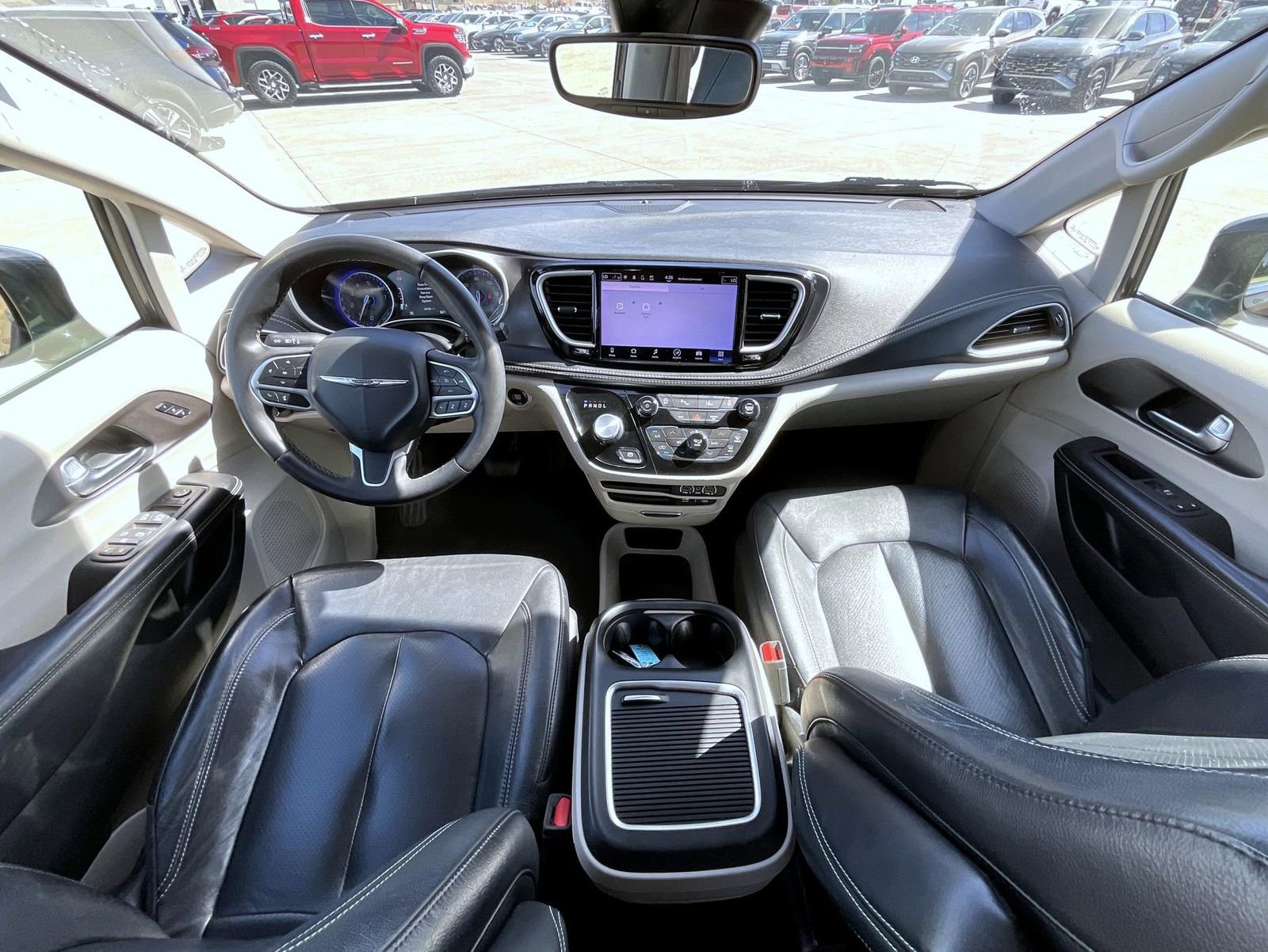 Used 2022 Chrysler Pacifica Touring-L image 15