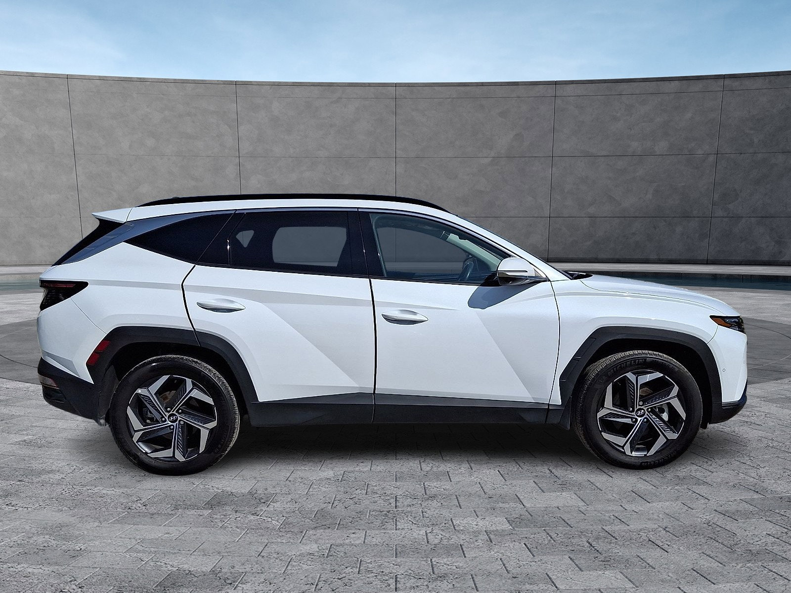 Certified 2022 Hyundai Tucson Limited w/ Cargo Package image 12