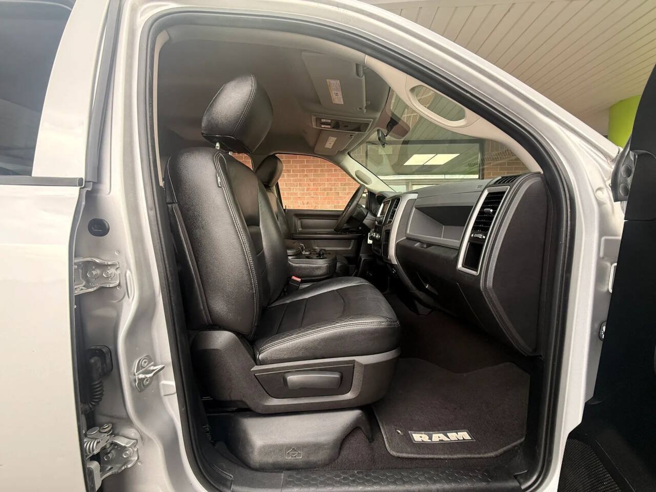 Used 2017 RAM 1500 Express AWD/4WD image 17