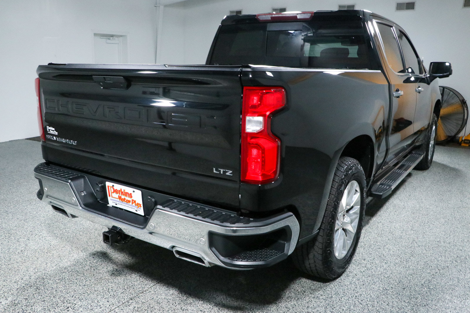 Used 2020 Chevrolet Silverado 1500 LTZ AWD/4WD image 7