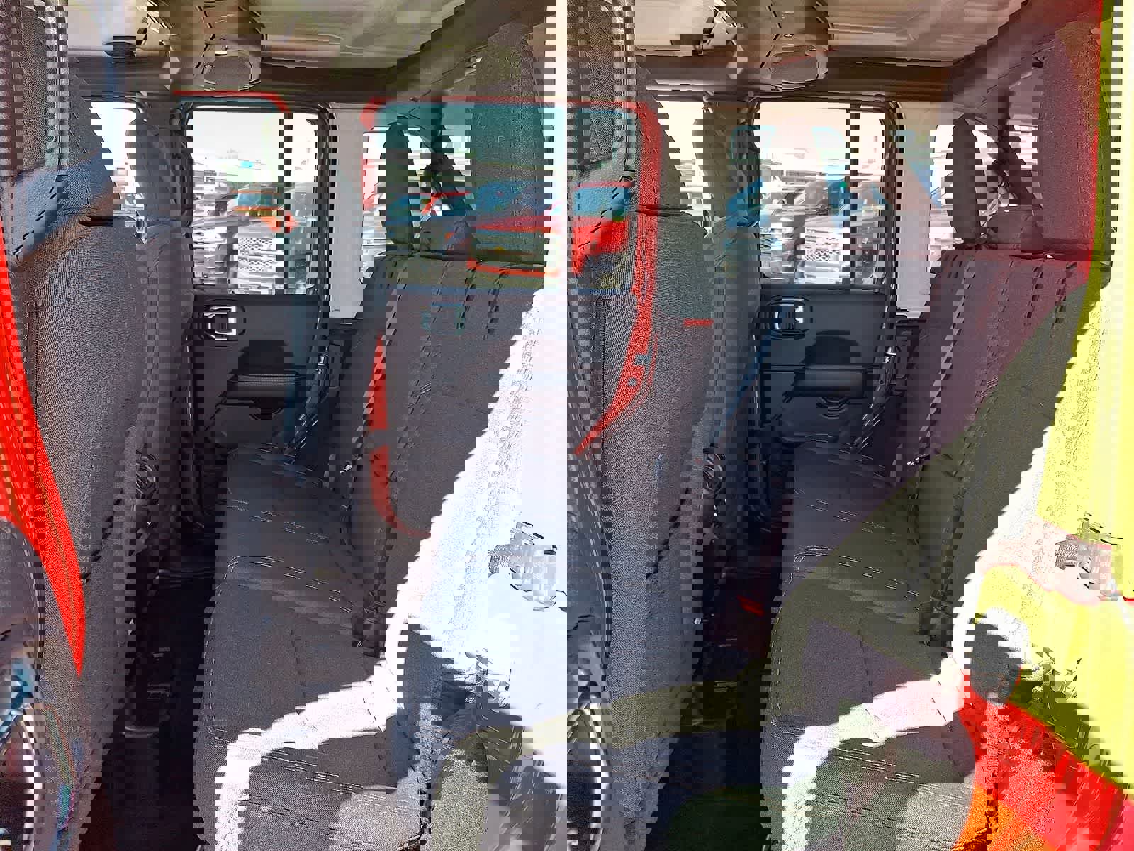 Used 2025 Jeep Wrangler Sahara image 29