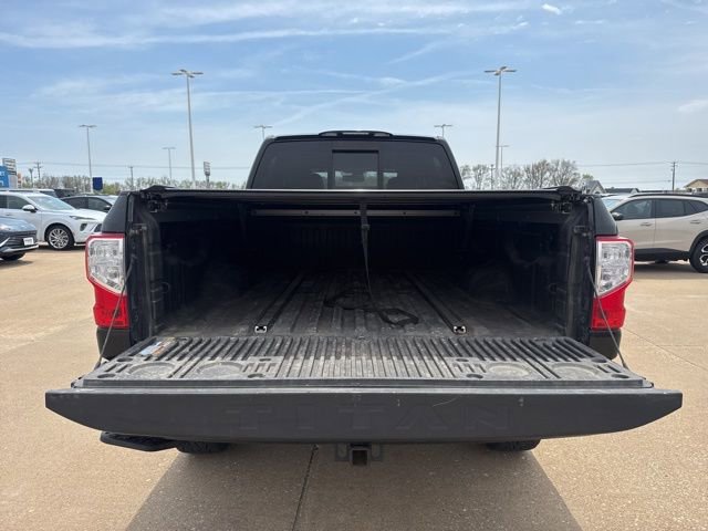 Used 2019 Nissan Titan SL w/ Midnight Edition image 5