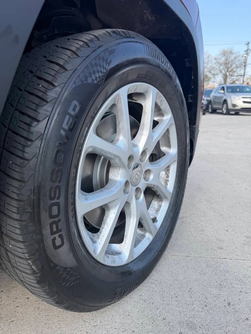 Used 2018 Jeep Cherokee Latitude FWD image 9