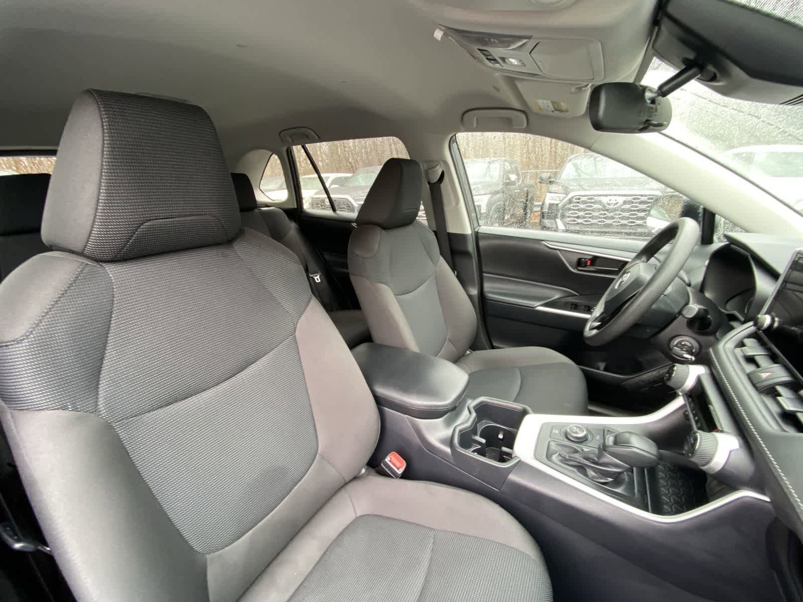 Used 2025 Toyota RAV4 LE image 25