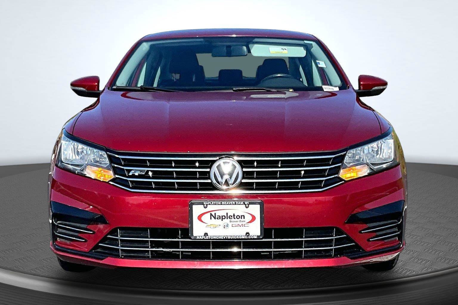 Used 2017 Volkswagen Passat 1.8T R-Line FWD image 3