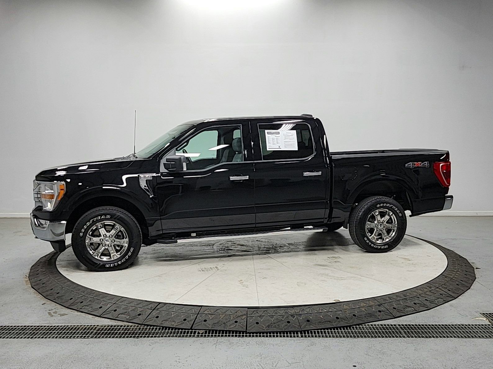 Used 2021 Ford F150 XLT w/ Equipment Group 301A Mid image 4