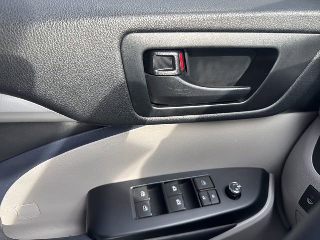 Used 2019 Toyota Highlander Plus image 19