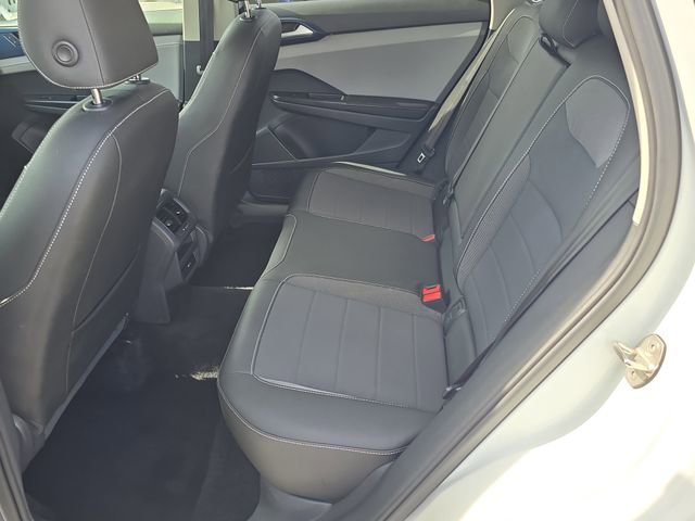 Used 2024 Volkswagen Taos SE image 18