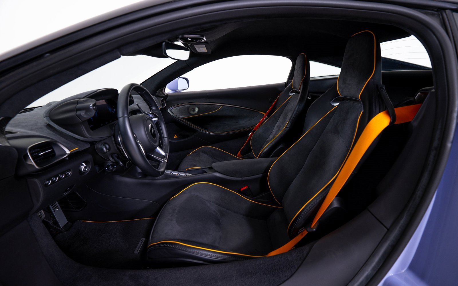 Used 2023 McLaren Artura image 18