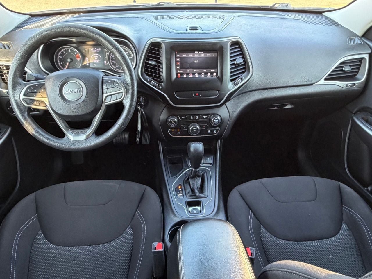 Used 2019 Jeep Cherokee Latitude w/ Popular Appearance Group FWD image 11