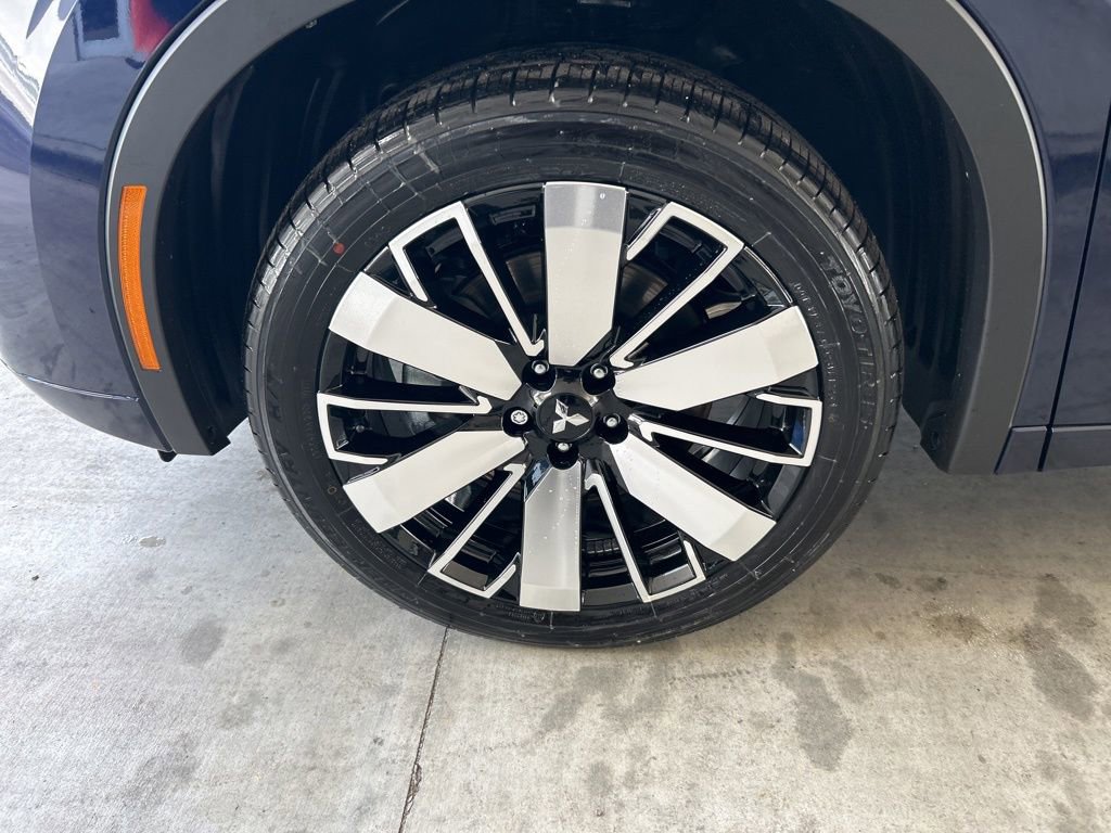 New 2025 Mitsubishi Outlander SEL image 14