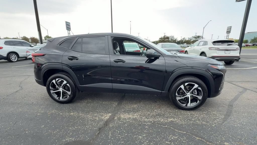 Used 2024 Chevrolet Trax RS w/ Driver Confidence Package FWD image 9