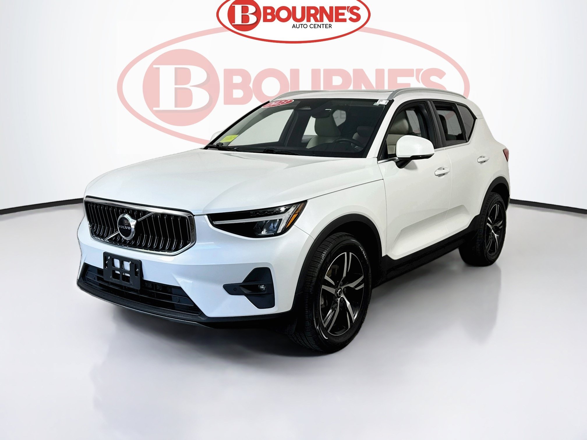 Used 2023 Volvo XC40 B5 Plus AWD/4WD image 8