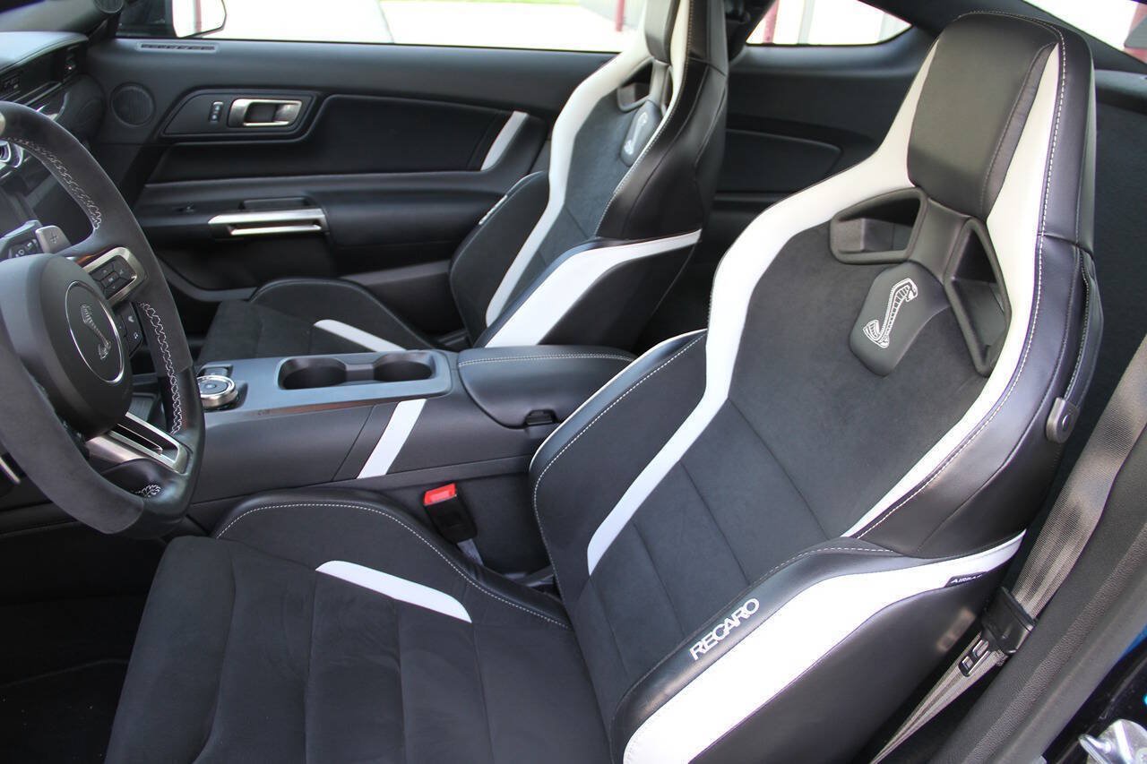 Used 2021 Ford Mustang Shelby GT500 w/ Carbon Fiber Track Pack RWD image 20