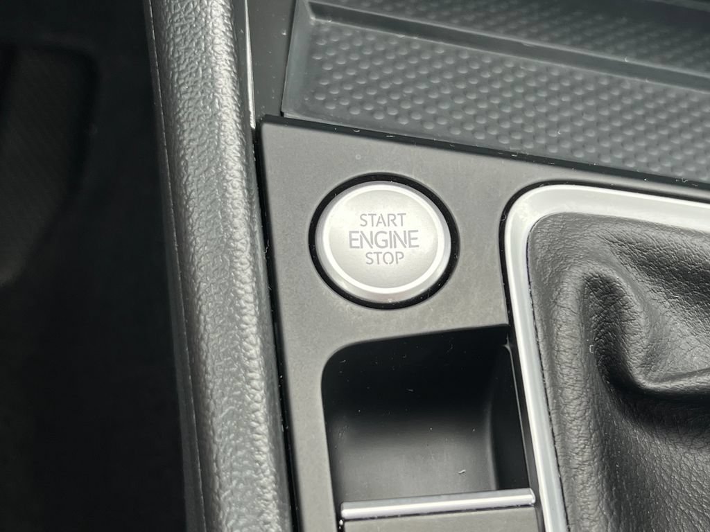 Used 2025 Volkswagen Jetta SE FWD image 24