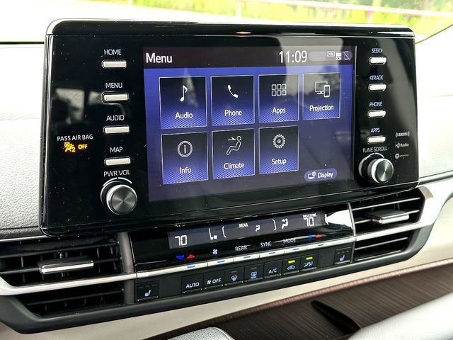 Used 2024 Toyota Sienna XLE FWD image 14