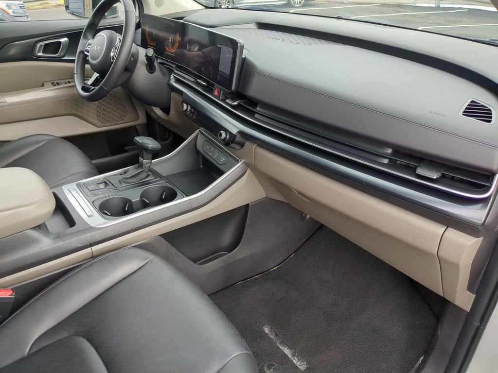 Used 2025 Kia Carnival LXS image 33