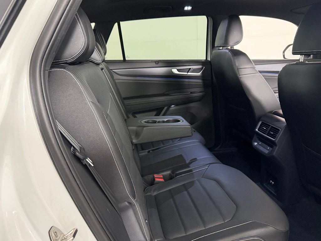 Used 2024 Volkswagen Atlas Cross Sport SEL R-Line AWD/4WD image 21